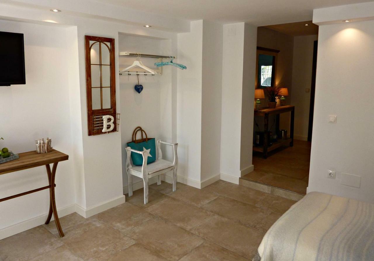 Villa Breeze Boutique Guest Rooms, Marbella Sitio de Calahonda エクステリア 写真