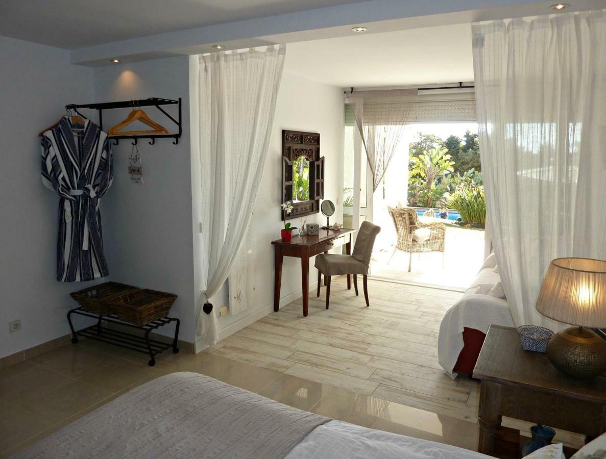 Villa Breeze Boutique Guest Rooms, Marbella Sitio de Calahonda エクステリア 写真