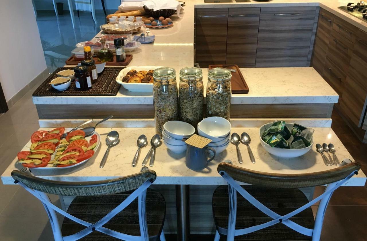 Villa Breeze Boutique Guest Rooms, Marbella Sitio de Calahonda エクステリア 写真