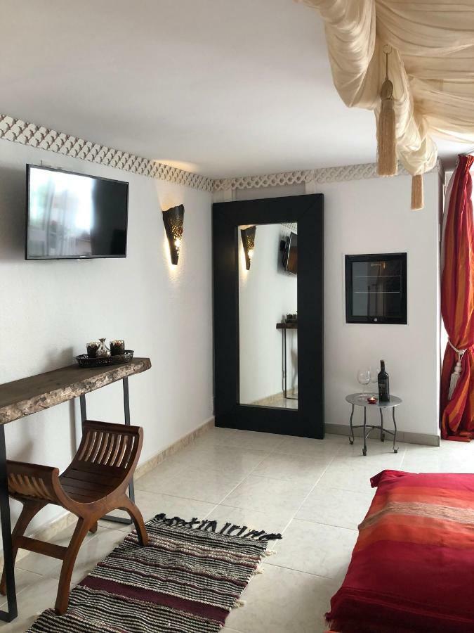 Villa Breeze Boutique Guest Rooms, Marbella Sitio de Calahonda エクステリア 写真