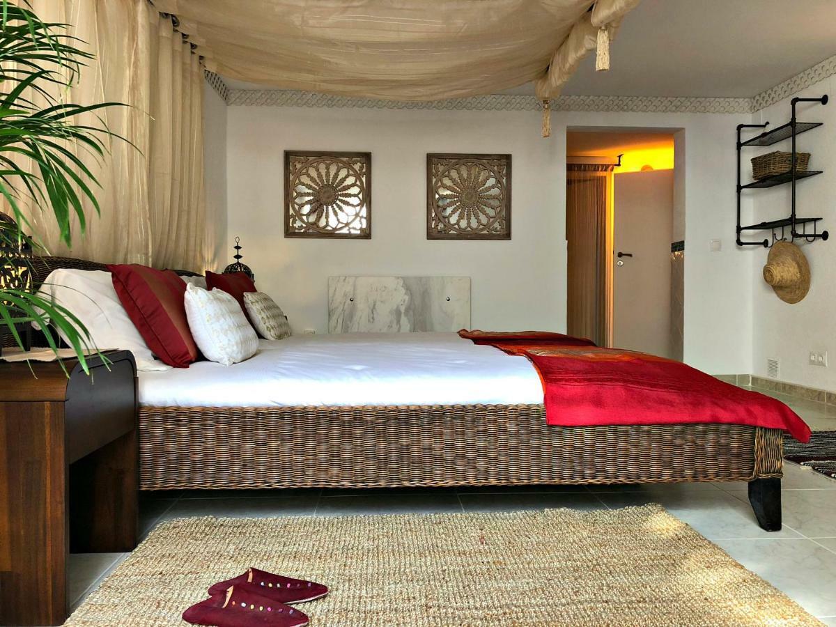 Villa Breeze Boutique Guest Rooms, Marbella Sitio de Calahonda エクステリア 写真