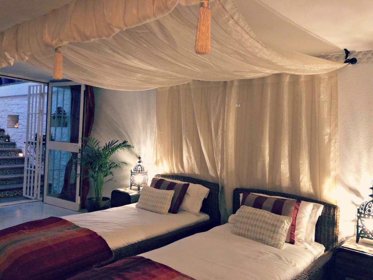 Villa Breeze Boutique Guest Rooms, Marbella Sitio de Calahonda エクステリア 写真